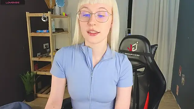 Snapshot of call_me_heaven chatting on 04/03/26, 03:21 call me heaven online show from 04/03/26, 03:21