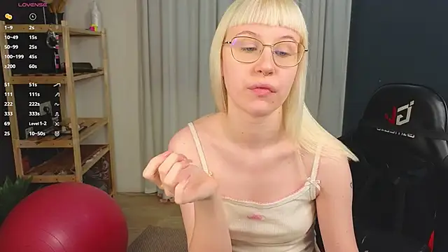 Snapshot of call_me_heaven chatting on 04/06/26, 04:08 call me heaven online show from 04/06/26, 04:08