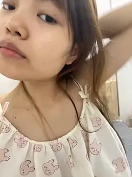 Snapshot of -Vaci- chatting on 04/14/26, 01:50 -Vaci- online show from 04/14/26, 01:50