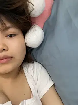 Snapshot of -Vaci- chatting on 04/16/26, 01:45 -Vaci- online show from 04/16/26, 01:45