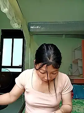 Snapshot of -Quyny- chatting on 04/15/26, 07:37 -Quyny- online show from 04/15/26, 07:37