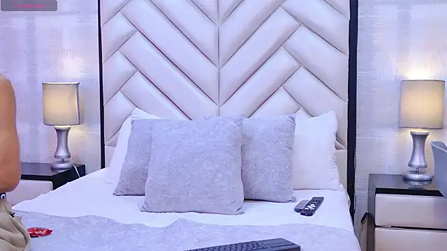 ChloeAndJeanPaul online show from 04/01/26, 03:29