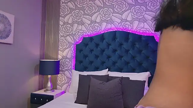 ChloeAndJeanPaul online show from 04/15/26, 03:24