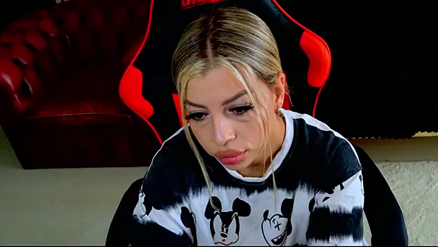 Snapshot of Ohh_Nicole chatting on 04/07/26, 02:06 Ohh Nicole online show from 04/07/26, 02:06