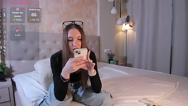 Nayeomy online show from 04/03/26, 01:53