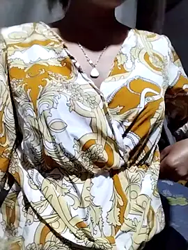 Snapshot of djdddj1 chatting on 04/06/26, 11:44 djdddj1 online show from 04/06/26, 11:44