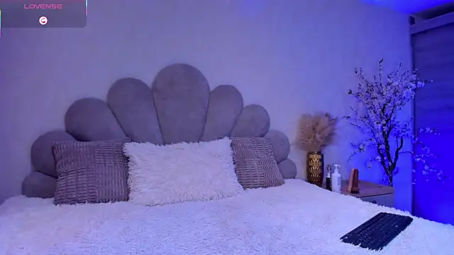 maia lion online show from 04/09/26, 02:22