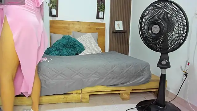 Nailea   online show from 04/06/26, 02:09