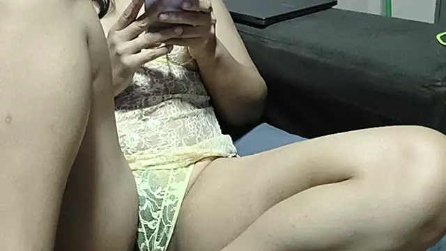 Snapshot of Monalive chatting on 04/12/26, 10:42 Monalive online show from 04/12/26, 10:42