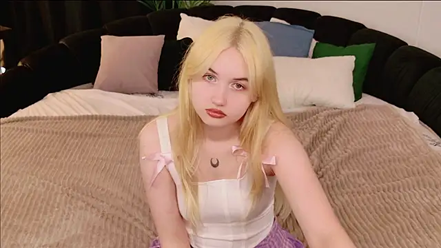 Lilly Eyes online show from 05/26/26, 02:02