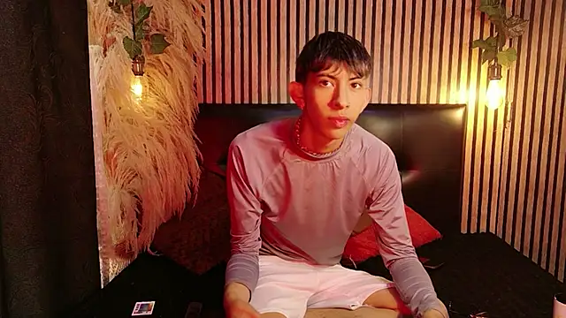 Snapshot of Tommy_Fox chatting on 04/14/26, 01:06 Tommy Fox online show from 04/14/26, 01:06