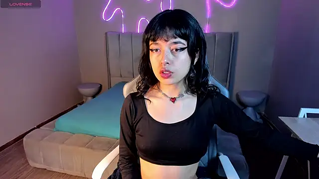 Saphyralux online show from 04/14/26, 09:10