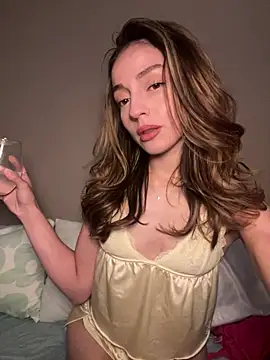 CamilaaLove online show from 04/16/26, 04:24