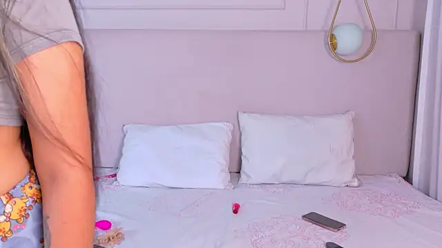 ThalianaRosse online show from 04/10/26, 03:23