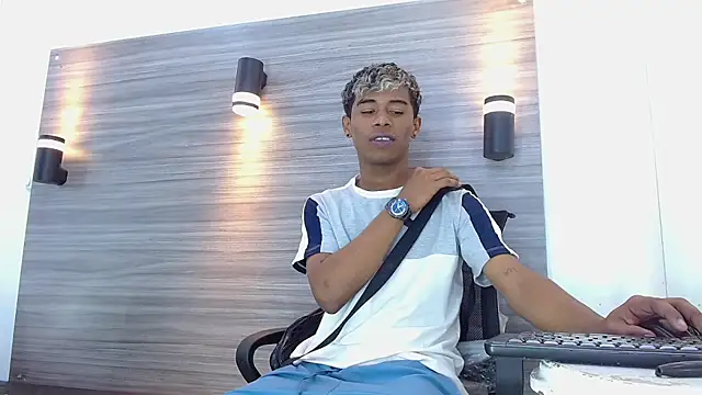 LuckyBluex online show from 03/31/26, 02:46