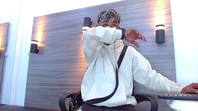 LuckyBluex online show from 04/02/26, 08:28