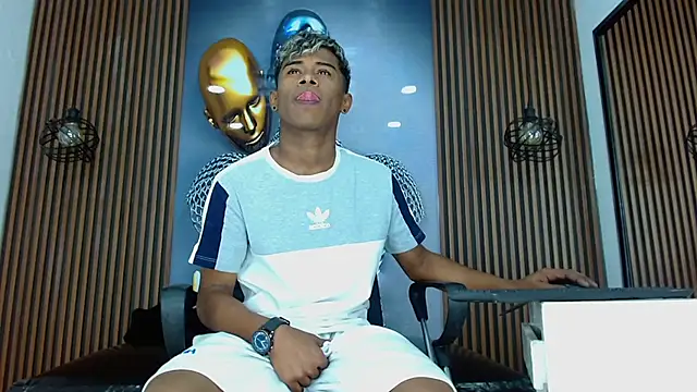 LuckyBluex online show from 04/08/26, 11:32