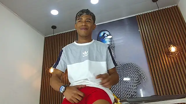 LuckyBluex online show from 04/11/26, 12:42