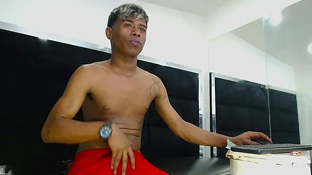 LuckyBluex online show from 04/15/26, 12:06