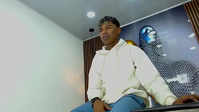 LuckyBluex online show from 04/15/26, 12:12