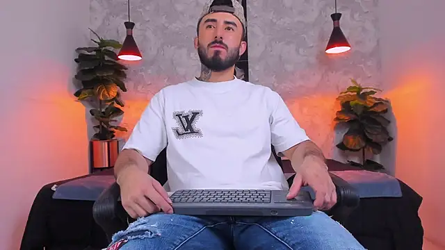 Snapshot of martin_foster_ chatting on 04/04/26, 04:11 martin foster online show from 04/04/26, 04:11