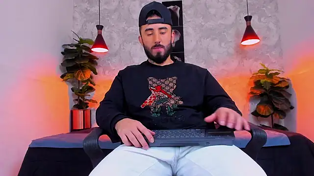 Snapshot of martin_foster_ chatting on 04/06/26, 04:46 martin foster online show from 04/06/26, 04:46