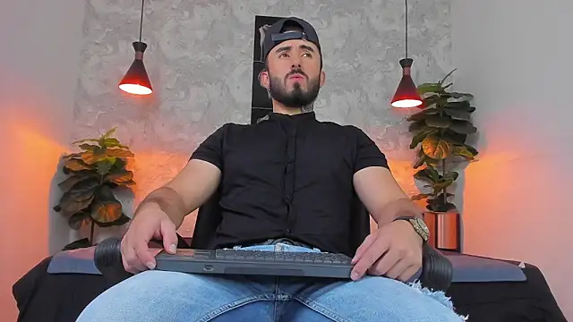 Snapshot of martin_foster_ chatting on 04/08/26, 03:17 martin foster online show from 04/08/26, 03:17