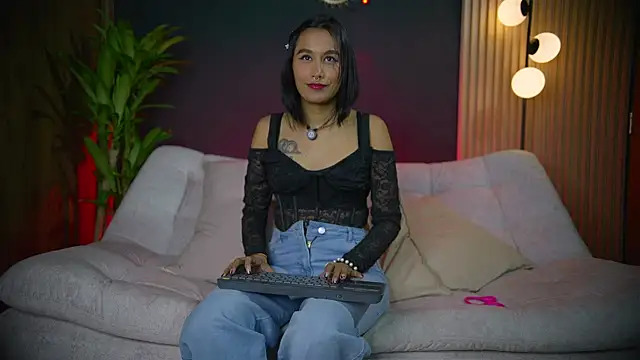 charlottehershel02 online show from 04/03/26, 01:58