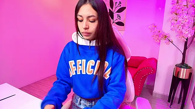 Charlotte bower online show from 03/31/26, 11:21