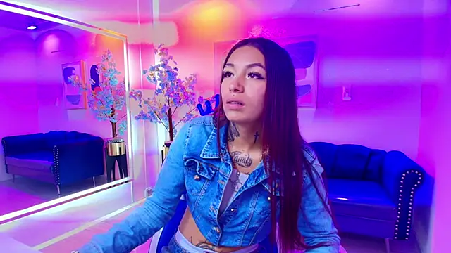 Charlotte bower online show from 04/17/26, 07:50