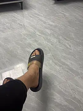 Snapshot of yingzi003 chatting on 04/12/26, 02:00 yingzi003 online show from 04/12/26, 02:00