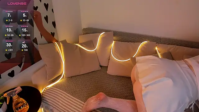 Snapshot of Bella_Brow chatting on 04/15/26, 07:58 Bella Brow online show from 04/15/26, 07:58