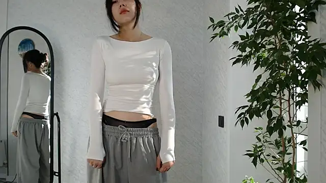 SecretTiny online show from 04/08/26, 02:00