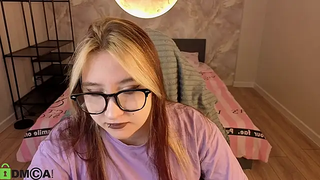 Luna Host online show from 04/07/26, 01:28