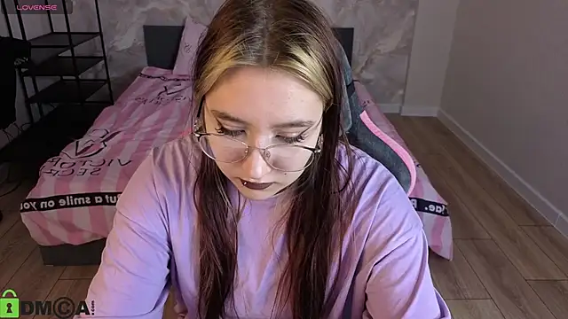 Luna Host online show from 04/15/26, 01:45