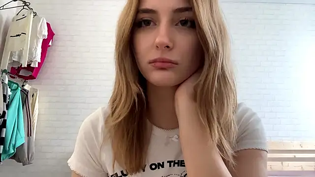 CassiPlacido online show from 04/12/26, 09:14