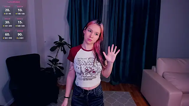 Snapshot of EnolaNewand chatting on 04/10/26, 05:17 EnolaNewand online show from 04/10/26, 05:17