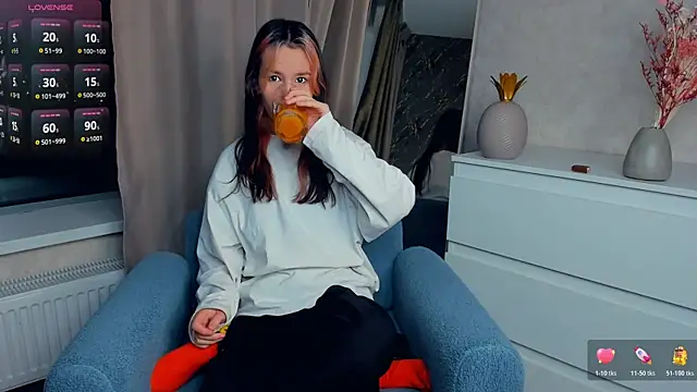 Snapshot of EnolaNewand chatting on 04/14/26, 07:09 EnolaNewand online show from 04/14/26, 07:09