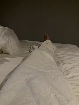 Snapshot of tanhualang001 chatting on 04/01/26, 01:06 tanhualang001 online show from 04/01/26, 01:06