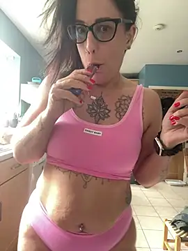 Snapshot of IvyBelleMilf chatting on 04/14/26, 11:49 IvyBelleMilf online show from 04/14/26, 11:49