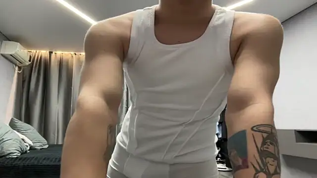 MaxWoolf online show from 04/12/26, 02:33