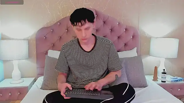 Snapshot of LephyStar chatting on 06/21/26, 11:18 LephyStar online show from 06/21/26, 11:18
