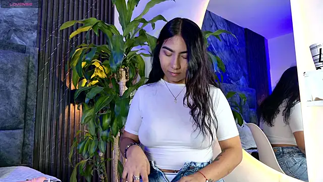 Snapshot of Amaia_aa_ chatting on 04/15/26, 07:43 Amaia aa online show from 04/15/26, 07:43