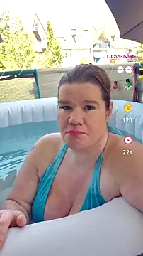 Snapshot of curvystachel42 chatting on 07/11/26, 09:45 curvystachel42 online show from 07/11/26, 09:45