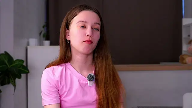 Snapshot of sinfulThea chatting on 04/09/26, 11:48 sinfulThea online show from 04/09/26, 11:48