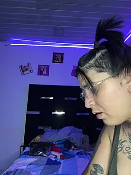 lunaa love online show from 04/02/26, 02:09