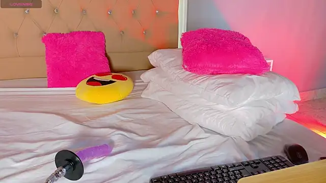 Snapshot of CandyRose__ chatting on 03/31/26, 04:46 CandyRose online show from 03/31/26, 04:46