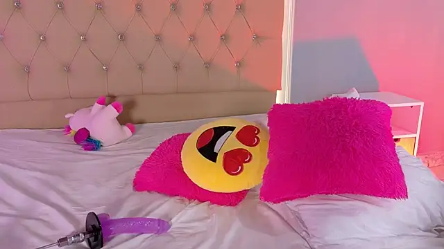 Snapshot of CandyRose__ chatting on 04/01/26, 04:13 CandyRose online show from 04/01/26, 04:13