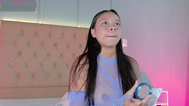 Snapshot of CandyRose__ chatting on 04/11/26, 04:28 CandyRose online show from 04/11/26, 04:28