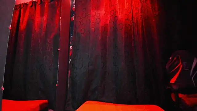 Snapshot of Annaleah_ chatting on 04/07/26, 11:43 Annaleah online show from 04/07/26, 11:43